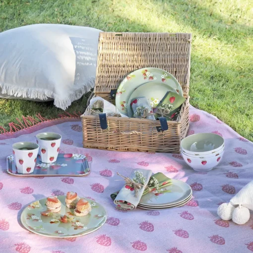 Strawberries Knitted Picnic Blanket